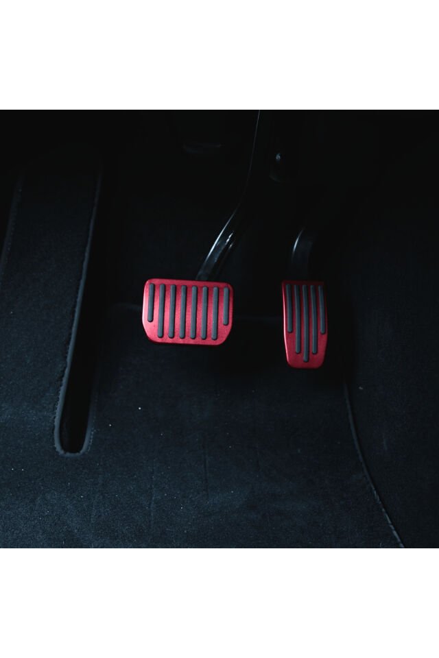Tesla Model Y Juniper (2025-2026+) Uyumlu Sportif Pedal Seti – Kırmızı Metalik Serisi