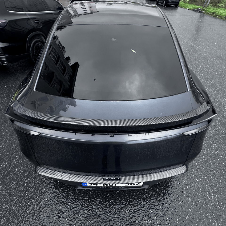 TESLA MODEL Y JUNİPER ABS Karbon Fiber Görünüm Arka Tampon Eşiği Koruyucu